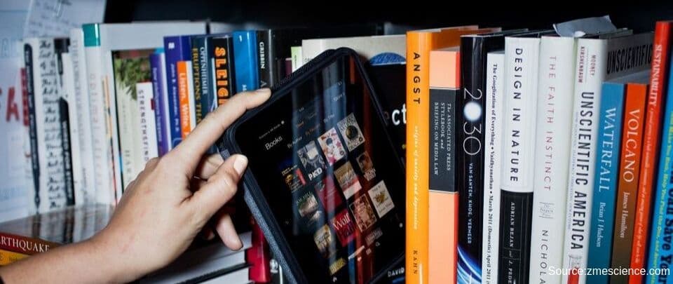 Books Are Outselling E-Books